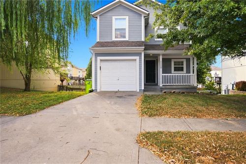 11112 Highview Rd, Peculiar, MO, 64078-7802 | Card Image
