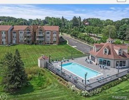 3414 Loon Lake Ct, Waterford Twp, MI, 48329-4278 | Card Image