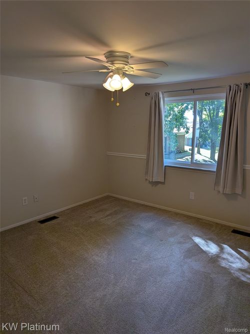 26721 Farmbrook Villa Dr, Southfield, MI, 48034-5707 | Card Image