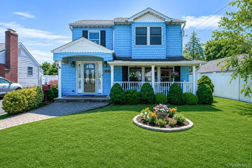 61 N Ocean Ave, Islip, NY, 11751-3405 | Card Image