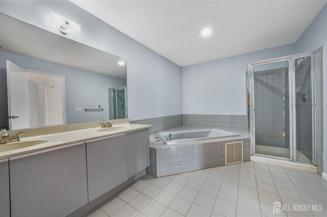 215 Nebula Rd, Townhouse with 3 bedrooms, 4 bathrooms and null parking in Piscataway NJ | Image 20