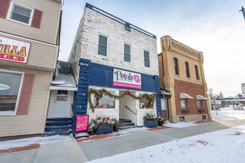 121 S Broadway, Pelican Rapids, MN, 56572-4226 | Card Image