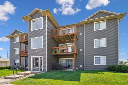 2-4701 Chadwick Rd, Cedar Falls, IA, 50613-7914 | Card Image