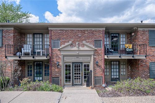 j-1020 Chatham Park Dr, Pittsburgh, PA, 15216-1047 | Card Image