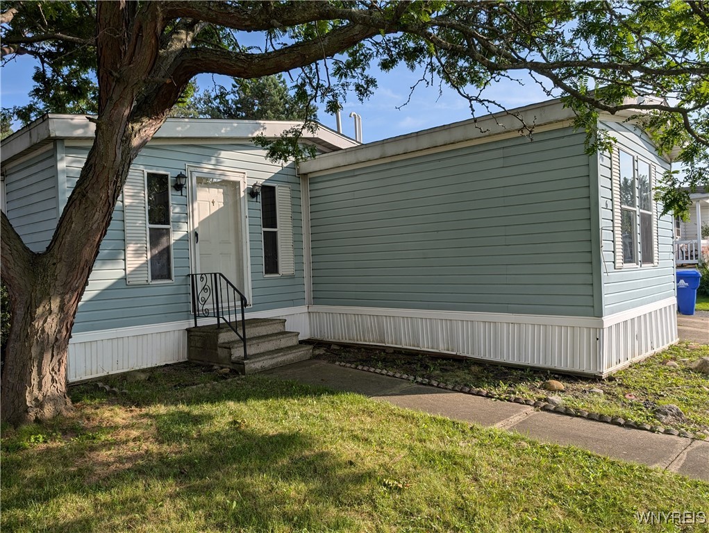 Brush Dr, Hamburg, NY 14075
