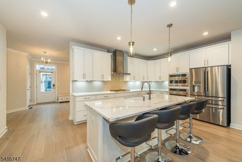 24-24 Willow Ln, Parsippany, NJ, 07054-3067 | Card Image