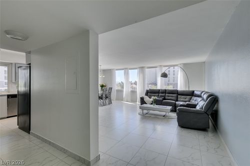 511-205 E Harmon Ave, Las Vegas, NV, 89169-6468 | Card Image