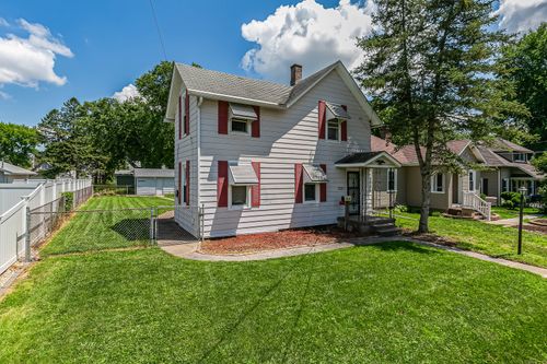 2320 18th Street A, Moline, IL, 61265-4829 | Card Image