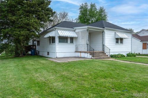 110 W 4t St, St Jacob, IL, 62281 | Card Image