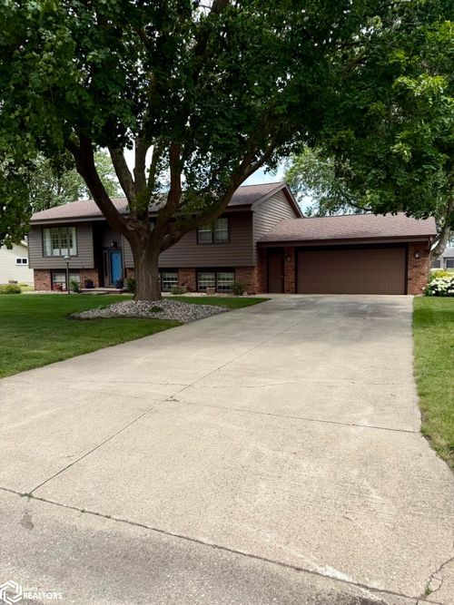 403 11th St Ne, Clarion, IA, 50525-1245 | Card Image