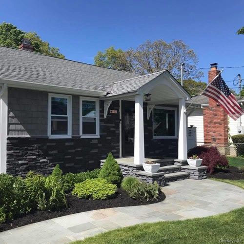 17 Grove St, Sayville, NY, 11782-1303 | Card Image