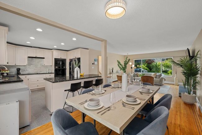 912 Seacrest Crt, House other with 6 bedrooms, 3 bathrooms and 3 parking in Port Moody BC | Image 7