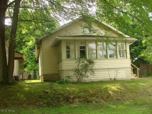 1817 12th St Se, Massillon, OH, 44646-8101 | Card Image