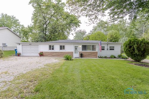 207 Taylor Rd, Oregon, OH, 43616-1635 | Card Image