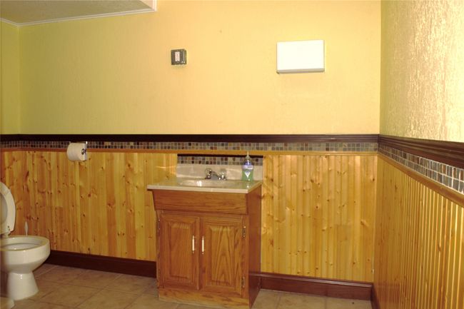 Bathroom | Image 16