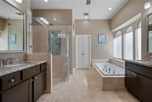 9519 Woodcliff Lake Dr, House other with 5 bedrooms, 5 bathrooms and 4 parking in Spring TX | Image 19