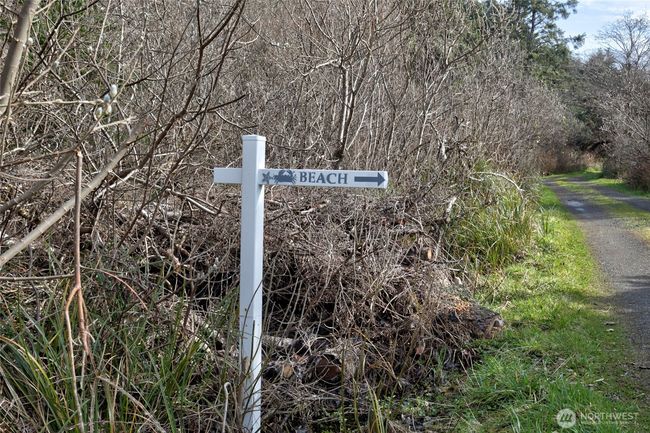 Sign to the beach access | Image 36