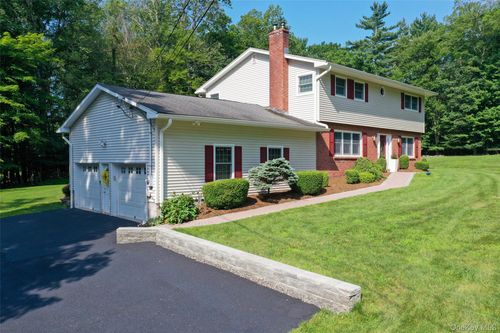 12 Oriole Dr, Woodstock, NY, 12498-1919 | Card Image