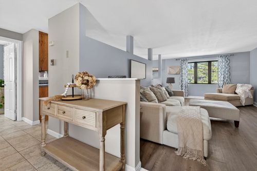 10 Owls Ct, Merrimack, NH, 03054-2873 | Card Image