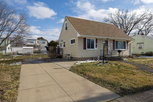 933 Colony Dr, Erie, PA, 16505-4709 | Card Image