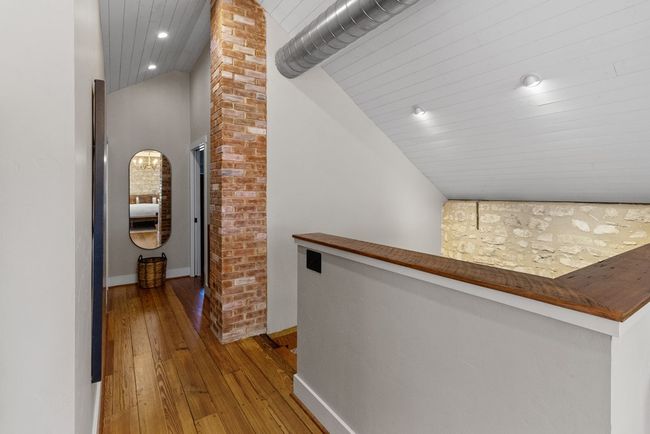 125 W San Antonio St, Home with 2 bedrooms, 3 bathrooms and 2 parking in Fredericksburg TX | Image 18