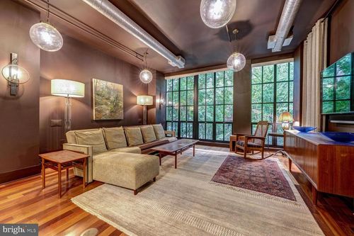 m303-1615 N Queen St, ARLINGTON, VA, 22209-2801 | Card Image