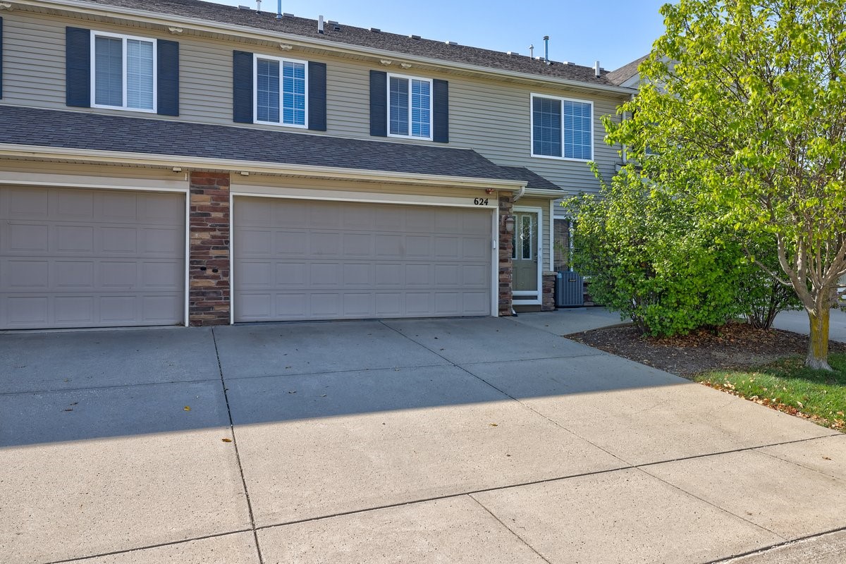 Villa Ct, West Des Moines, IA 50266