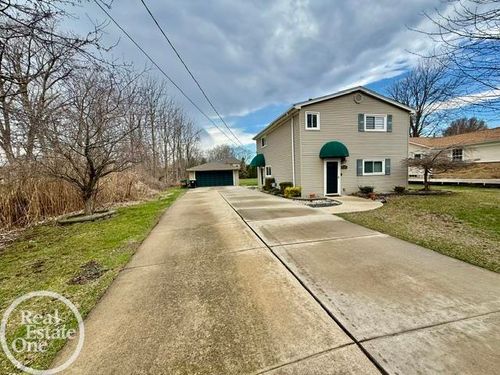 39291 Shoreline Dr, Harrison Township, MI, 48045-6001 | Card Image