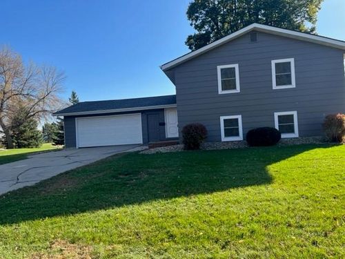 817 16th St, Windom, MN, 56101-1152 | Card Image