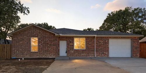214 Pembrook St, Lake Dallas, TX, 75065-2318 | Card Image