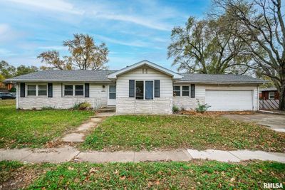 2104 Willow Street, House other with 3 bedrooms, 2 bathrooms and null parking in Pekin IL | Image 1