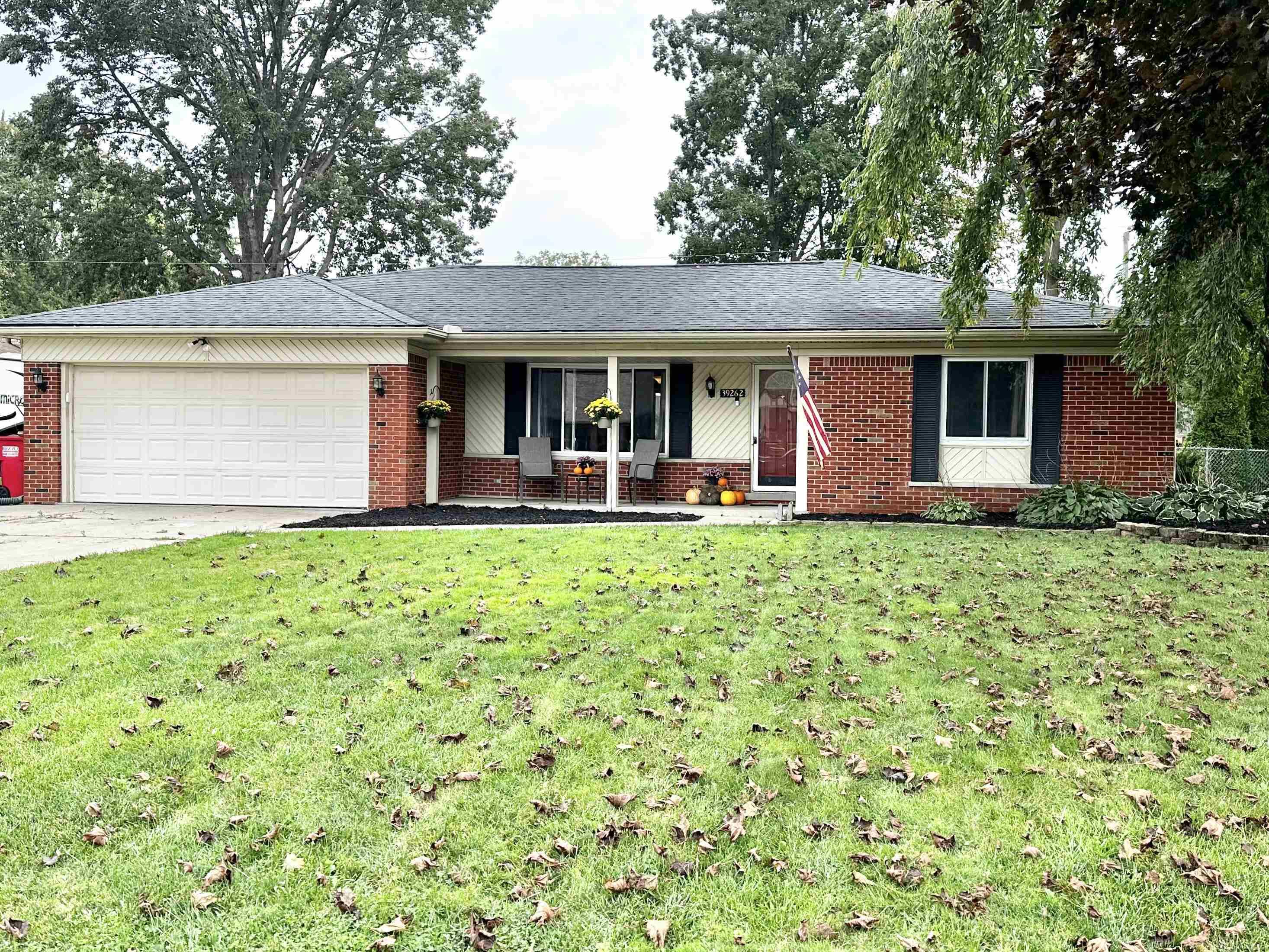 Cloverleaf St, Harrison Township, MI 48045