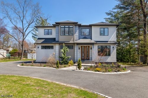 57 Walnut St, Livingston, NJ, 07039-2509 | Card Image