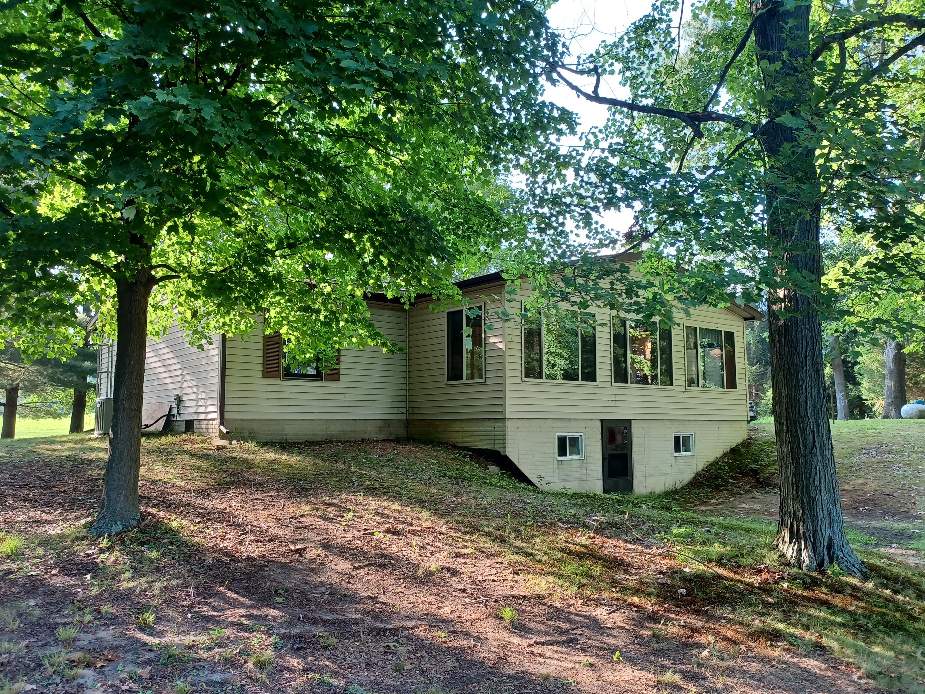 Bankers Rd, Hillsdale, MI 49242