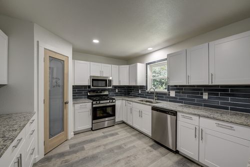 910 Se 3rd St, Grand Prairie, TX, 75051-3217 | Card Image