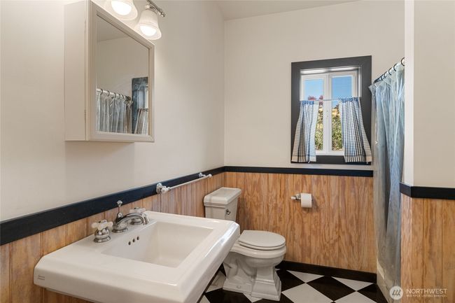 Bathroom 1 | Image 26