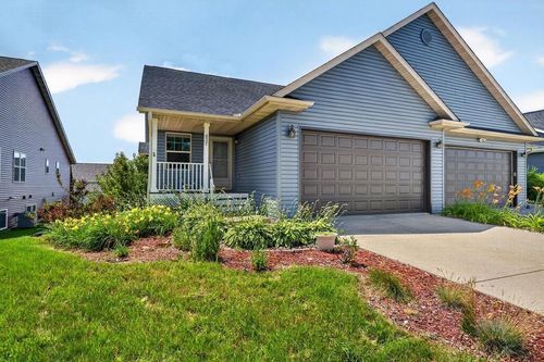 637 Garfield Ave, Evansville, WI, 53536-1067 | Card Image