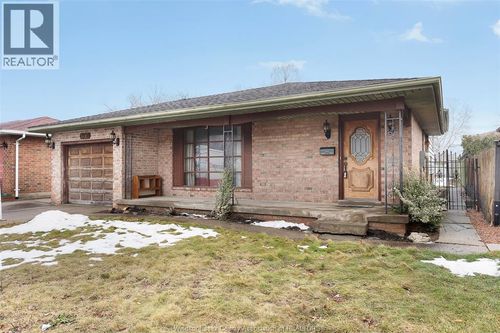 9495 Beachdale Road, Windsor, ON, N8R1S4 | Card Image