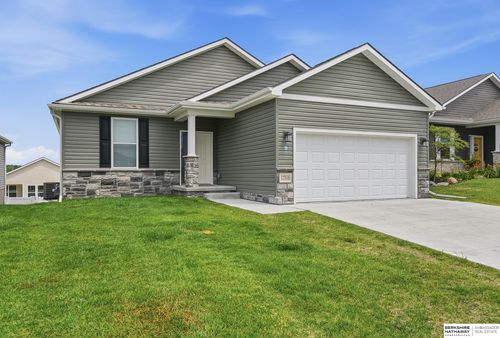 17510 Robin Dr, Omaha, NE, 68136-1727 | Card Image