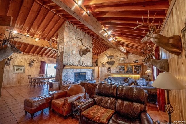 9239 Fm 133, Home with 7 bedrooms, 7 bathrooms and null parking in Cotulla TX | Image 27