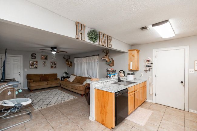 2467 Buchannon Rd, House other with 3 bedrooms, 2 bathrooms and null parking in Silsbee TX | Image 4