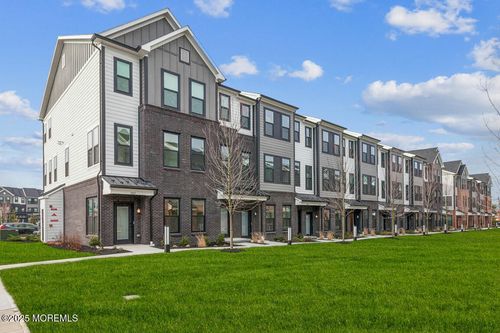 64-214 Jessie Pl, New Brunswick, NJ, 08901-5011 | Card Image