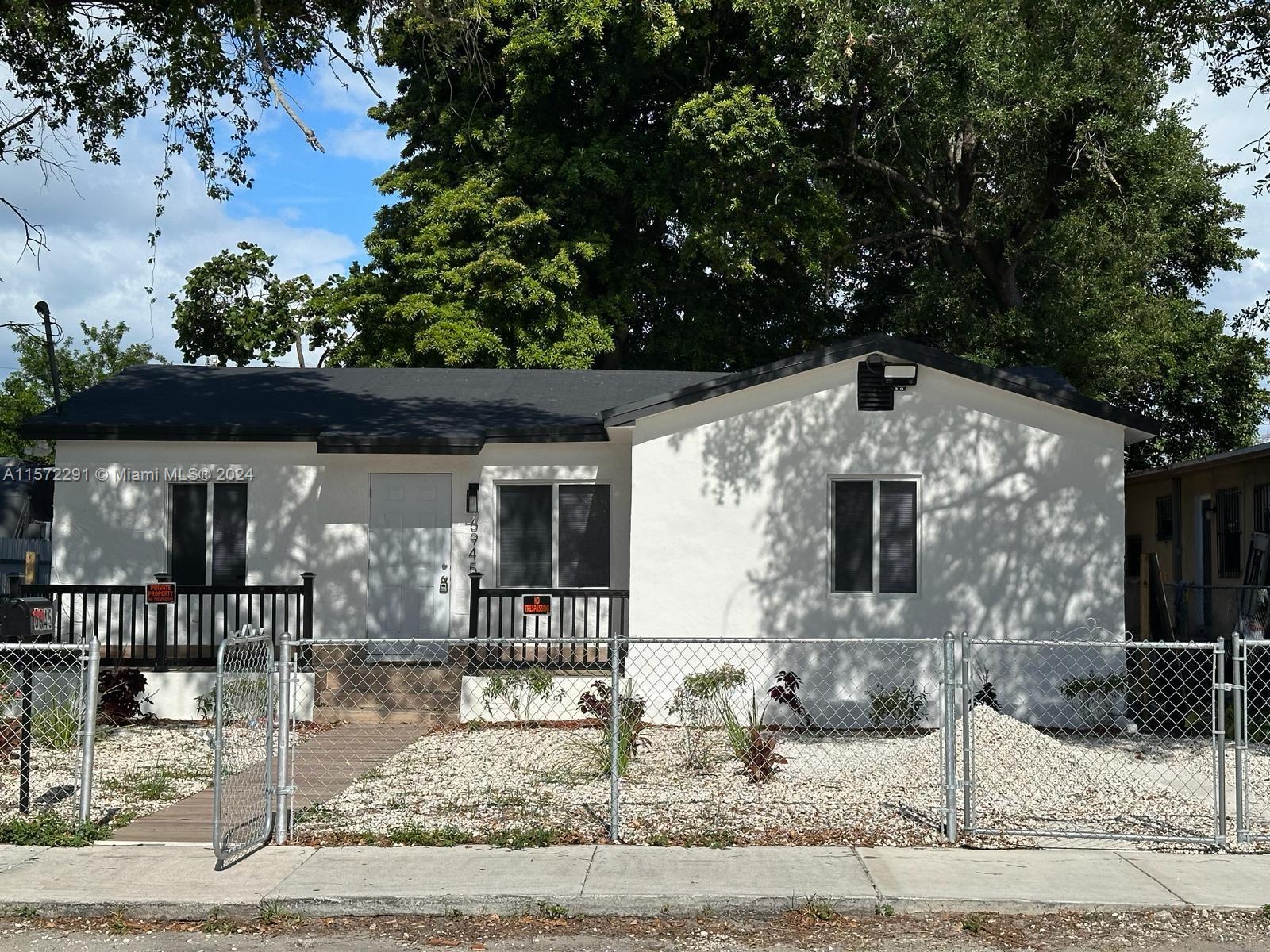 6th Ave, Miami, FL 33150