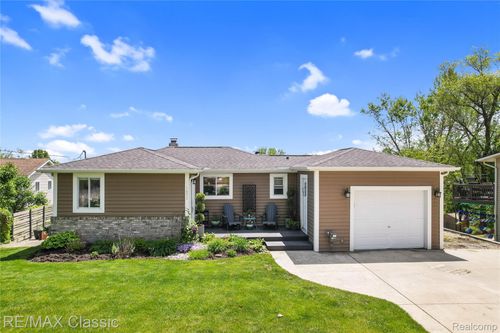 1072 Dunleavy Dr, Highland, MI, 48356-2163 | Card Image