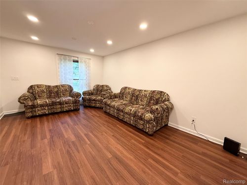 5168 Fedora Dr, Troy, MI, 48085-4063 | Card Image