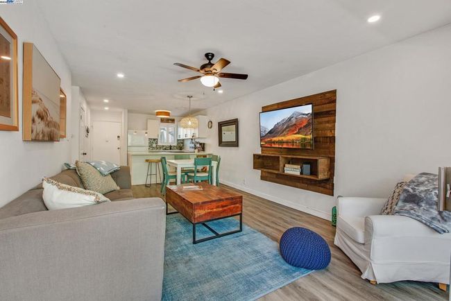 UNIT-212 - 325 Kitty Hawk Rd, Condo with 2 bedrooms, 1 bathrooms and 1 parking in Alameda CA | Image 14