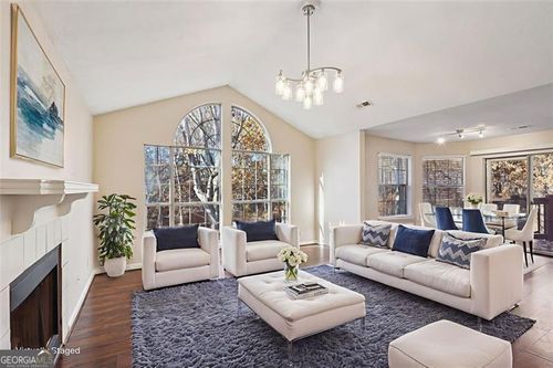 909 Wentworth Ct, Alpharetta, GA, 30022-5380 | Card Image