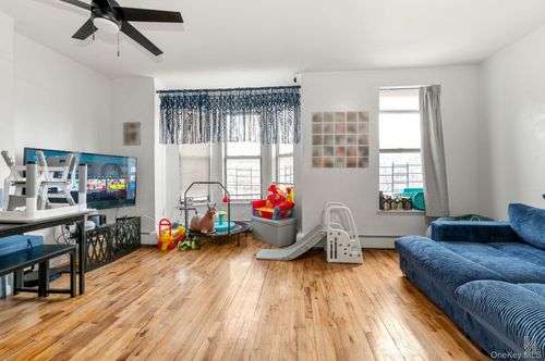 426 54th St, Brooklyn, NY, 11220-3105 | Card Image