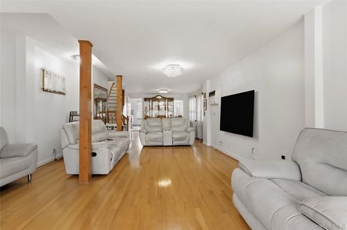 94-33 111th St, South Richmond Hill, NY, 11419-1020 | Card Image