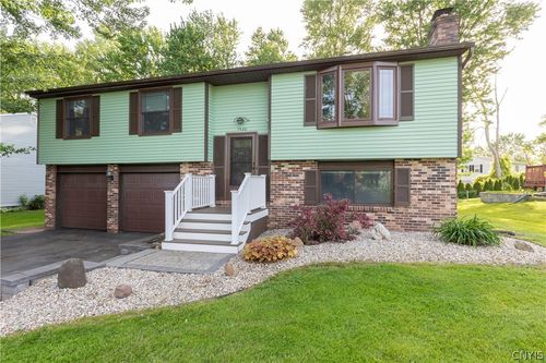 7588 Winterhaven Dr, Liverpool, NY, 13088-3624 | Card Image